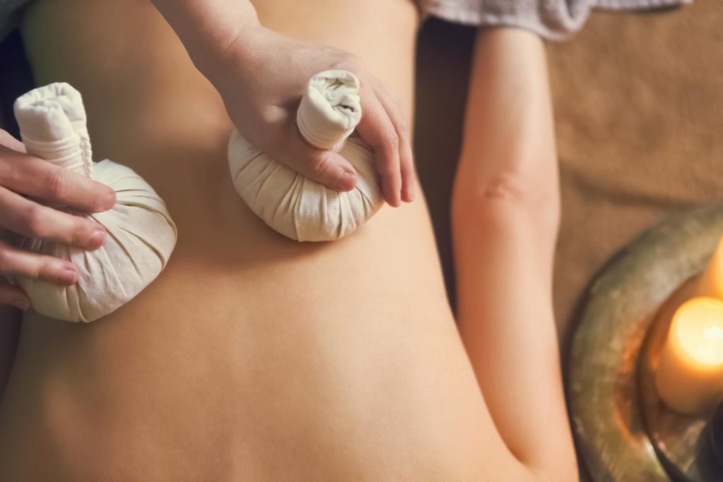 Kräuterstempelmassage